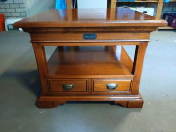 Salontafel Engels antiek gelakt mahonie hout beschikbaar voor biedingen