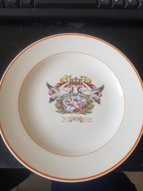 Vintage wandbord geboorte Beatrix (1938), Verzamelen, Koninklijk Huis en Royalty, Zo goed als nieuw, Servies, Nederland, Ophalen