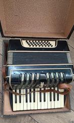 Firotti accordeon, Muziek en Instrumenten, Accordeons, Gebruikt, 32-bas, Toetsaccordeon, Met koffer