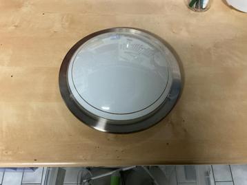 Plafondlamp eenvoudig beschikbaar voor biedingen