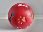 Stevige kunststof rode snackbal met verstelbare opening, Dieren en Toebehoren, Ophalen of Verzenden, Nieuw, Intelligentiespeelgoed