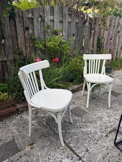 2 wit klassieke (eetkamer)stoelen, Huis en Inrichting, Stoelen, Gebruikt, Twee, Hout, Wit, Ophalen