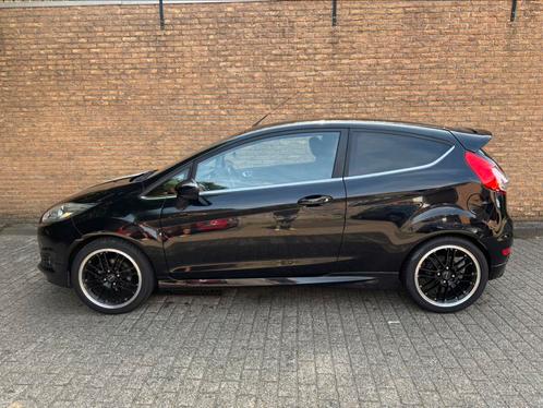 Ford Fiësta 1.0 74KW/100PK 3D 2014 Zwart, Auto's, Ford, Particulier, Fiësta, ABS, Airbags, Airconditioning, Alarm, Bluetooth, Boordcomputer