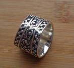 zilveren brede ring met mooie decoratie [1134], Sieraden, Tassen en Uiterlijk, Ringen, Verzenden, Zo goed als nieuw, 17 tot 18