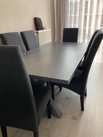 Antraciet eettafel voor 10 personen beschikbaar voor biedingen