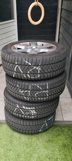 Winterbanden op velg Pirelli Volvo XC70, Auto-onderdelen, Banden en Velgen, 17 inch, Gebruikt, 215 mm, Winterbanden