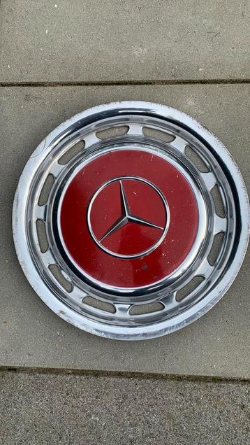 Oude oldtimer Mercedes siervelg beschikbaar voor biedingen