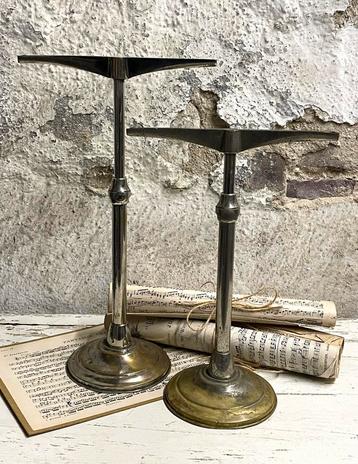 Brocante oude Franse Siegel Paris winkel standaards beschikbaar voor biedingen