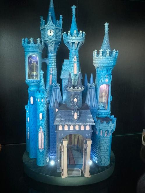 Cinderella Castle Collection Light-Up Figurine, 1 of 10, Verzamelen, Disney, Zo goed als nieuw, Beeldje of Figuurtje, Overige figuren