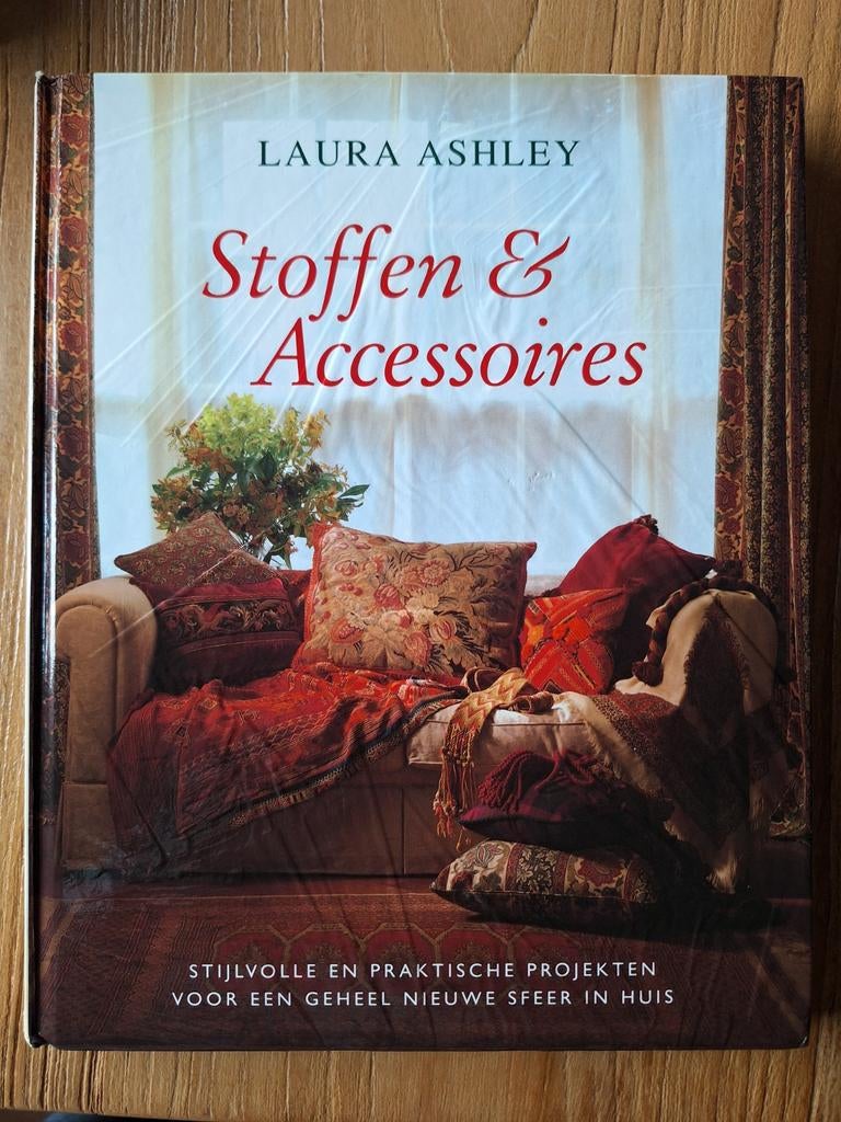 L. Mack - Stoffen & accessoires Laura Ashley, Boeken, Ophalen of Verzenden, Gelezen, L. Mack