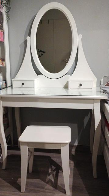 Toilettafel van Ikea Hemnes + kruk Ingolf - wit / kaptafel  beschikbaar voor biedingen
