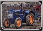 Fordson GAC 482 tractor reclamebord van metaal wandbord, Huis en Inrichting, Info@deconoord.nl, Deco Noord, Nieuw, Ophalen of Verzenden