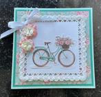 Nr 59 wenskaart met haakwerk Fiets met bloemen, Hobby en Vrije tijd, Kaarten | Zelfgemaakt, Ophalen of Verzenden, Nieuw, Overige thema's