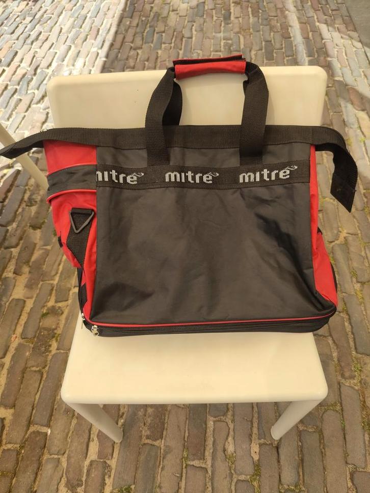 Mitre Sporttas Zwart/Rood - Gebruikt, Sieraden, Tassen en Uiterlijk, Tassen | Sporttassen, Gebruikt, Unisex volwassen, Ophalen of Verzenden