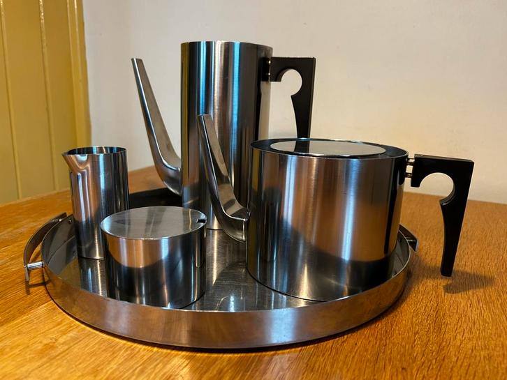 Stelton thee- en koffieset, Cylinda by Arne Jacobsen, Antiek en Kunst, Kunst | Designobjecten, Ophalen