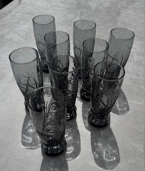 Set van 9 Coca-Cola glazen - smoke/zwartgrijs, Verzamelen, Glas en Borrelglaasjes, Zo goed als nieuw, Frisdrankglas, Ophalen of Verzenden