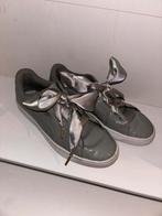 Puma sneakers glanzend, Ophalen of Verzenden, Zo goed als nieuw, Grijs, Sneakers of Gympen
