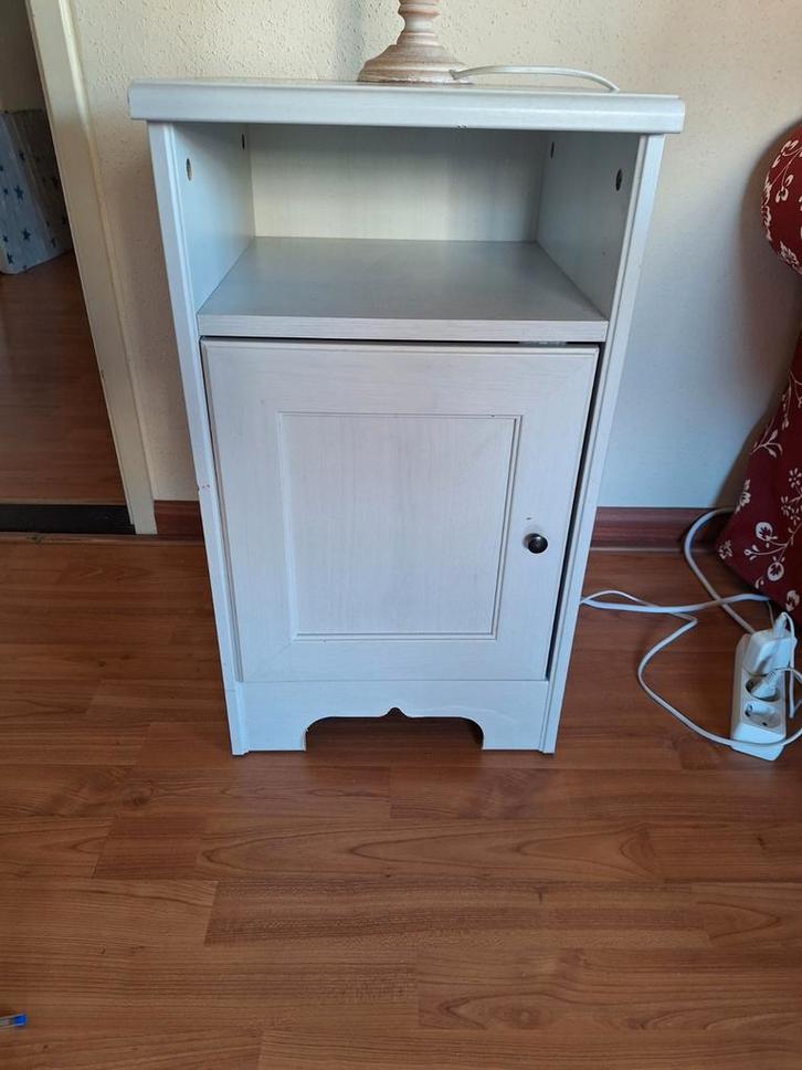 Wit Nachtkastje met Deur, Huis en Inrichting, Slaapkamer | Nachtkastjes, Gebruikt, Minder dan 55 cm, Minder dan 45 cm, Hout, Ophalen