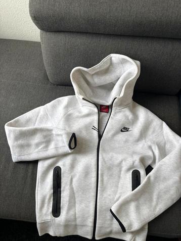 Nike Tech hoodie “white” maat S beschikbaar voor biedingen