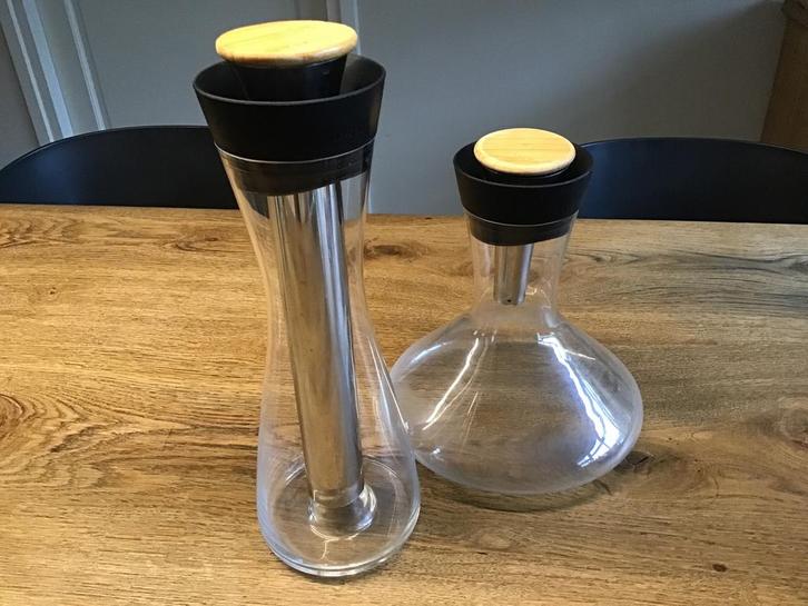 “XD DESIGN” WITTE -EN RODE WIJN KARAFFEN, Huis en Inrichting, Woonaccessoires | Wijnrekken, Zo goed als nieuw, Minder dan 50 cm