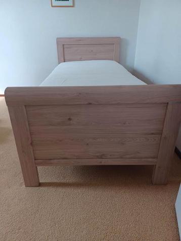 NIEUW Eenpersoonsbed 90x200cm incl. matras beschikbaar voor biedingen