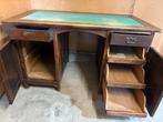 Zeer oude bureau met een ruime werkplek en antieke details!, Antiek en Kunst, Antiek | Meubels | Kasten, Ophalen of Verzenden