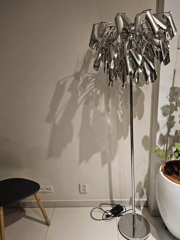 Staande lamp beschikbaar voor biedingen