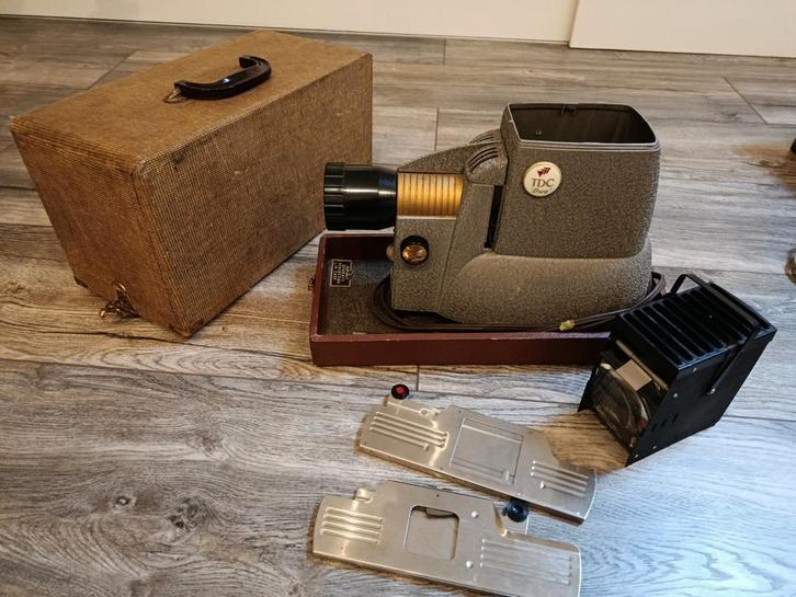Vintage TDC Streamliner 500 Diaprojector, Verzamelen, Fotografica en Filmapparatuur, Projector, 1940 tot 1960, Ophalen of Verzenden