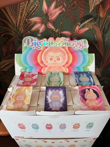 Popmart Labubu Macaron, Have a Seat, Big into Energy 🌈 beschikbaar voor biedingen