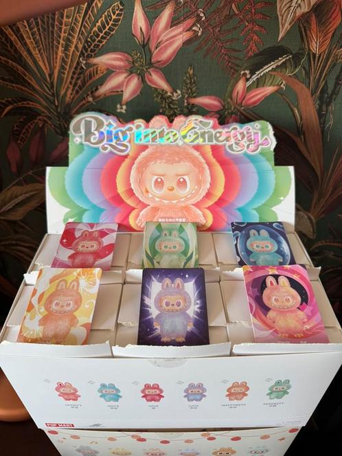 Popmart Labubu Macaron, Have a Seat, Big into Energy 🌈, Verzamelen, Poppetjes en Figuurtjes, Nieuw, Ophalen of Verzenden