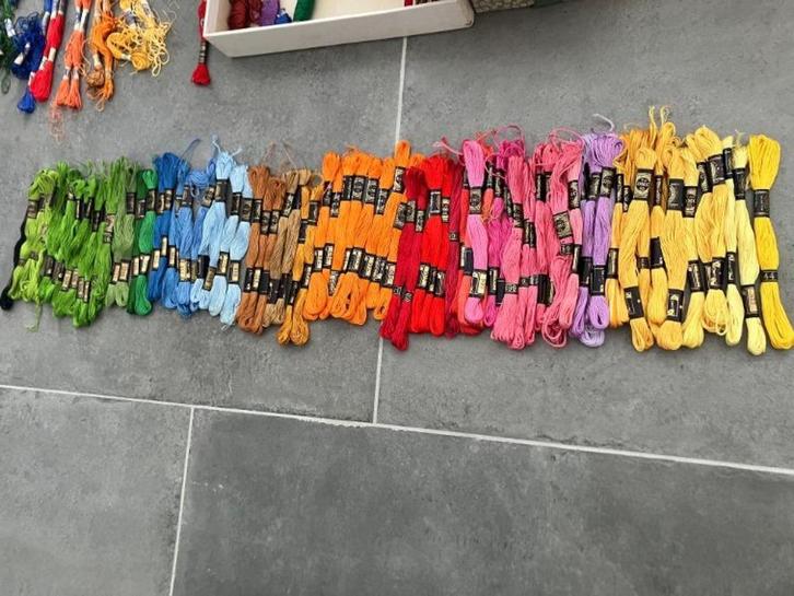 DMC borduurgaren borduurzijde splijtgaren mouliné / diverse, Hobby en Vrije tijd, Borduren en Borduurmachines, Nieuw, Borduurgaren of Zijde