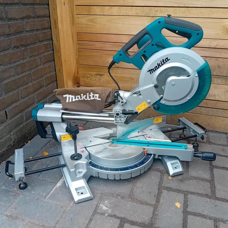 Makita LS1018L afkortzaag 260mm met laser, Doe-het-zelf en Verbouw, Gereedschap | Zaagmachines, Zo goed als nieuw, Afkortzaag