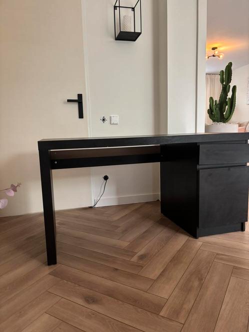 Malm bureau ikea, Huis en Inrichting, Bureaus, Zo goed als nieuw, Ophalen
