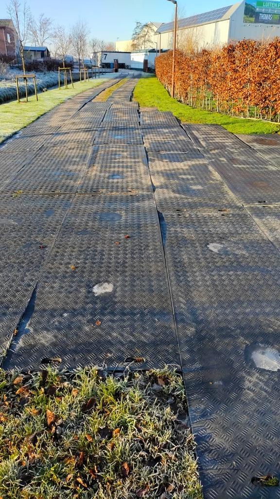 Eenmalige partij: 50 gebruikte kunststof rijplaten 300x100cm, Doe-het-zelf en Verbouw, Platen en Panelen, Zo goed als nieuw, Overige materialen