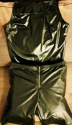 Pu imitatieleren short met pu imitatieleren hemdje en sokken, Kleding | Dames, Broeken en Pantalons, Ophalen of Verzenden, Nieuw