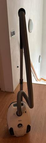 AEG VX6-2-IW-5 - Stofzuiger Wit, Stofzak, Stofzuiger, Ophalen of Verzenden, Zo goed als nieuw
