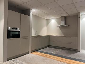 Tulp Keuken Showmodel unieke kans! Forse prijsverlaging! beschikbaar voor biedingen