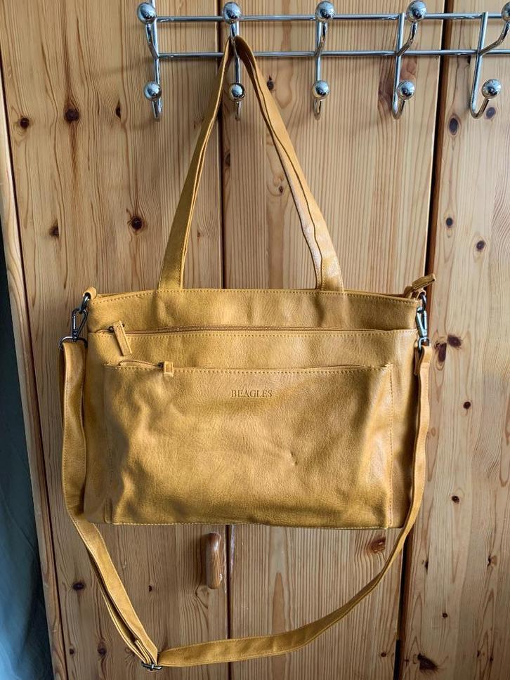 Beagles ruime schoudertas(nr.1 D4), Sieraden, Tassen en Uiterlijk, Tassen | Reistassen en Weekendtassen, Gebruikt, Geel, Minder dan 40 cm