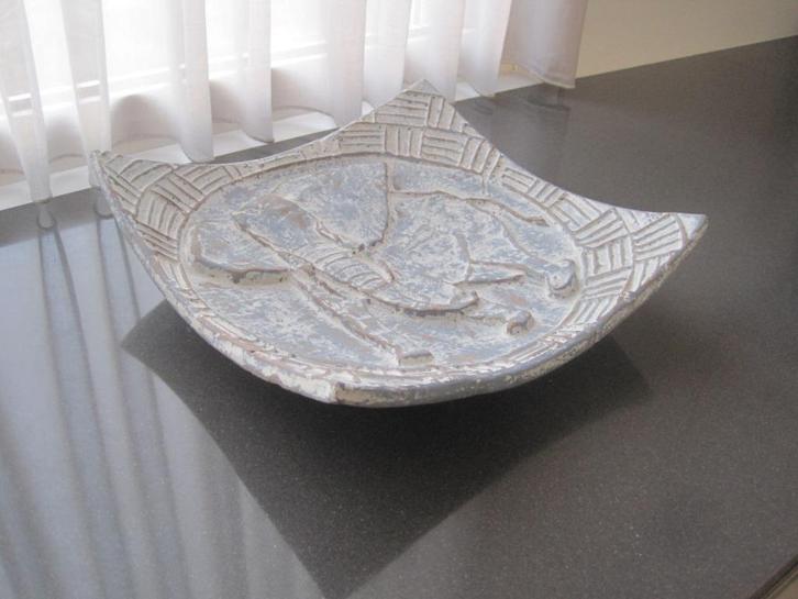 Grote stenen grijze/ blauw achtige schaal 33 x 33 cm., Huis en Inrichting, Woonaccessoires | Schalen en Manden, Zo goed als nieuw