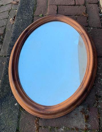 Antieke, vintage ovale spiegel. Lengte; 60 cm. x 47 cm. beschikbaar voor biedingen