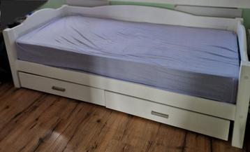 Wit houten bed