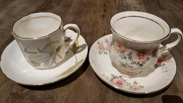 2X KOP EN SCHOTEL BALMORAL CASTLE BONE CHINA, Antiek en Kunst, Antiek | Servies los, Ophalen of Verzenden