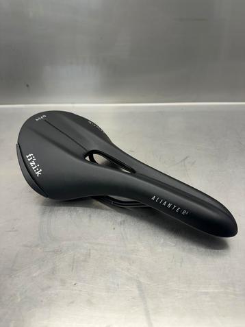 Fizik Aliante zadel + zadeltas 