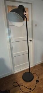 Staande lamp donkergrijs inclusief grote lichtbol, Huis en Inrichting, Lampen | Vloerlampen, Ophalen of Verzenden, Gebruikt