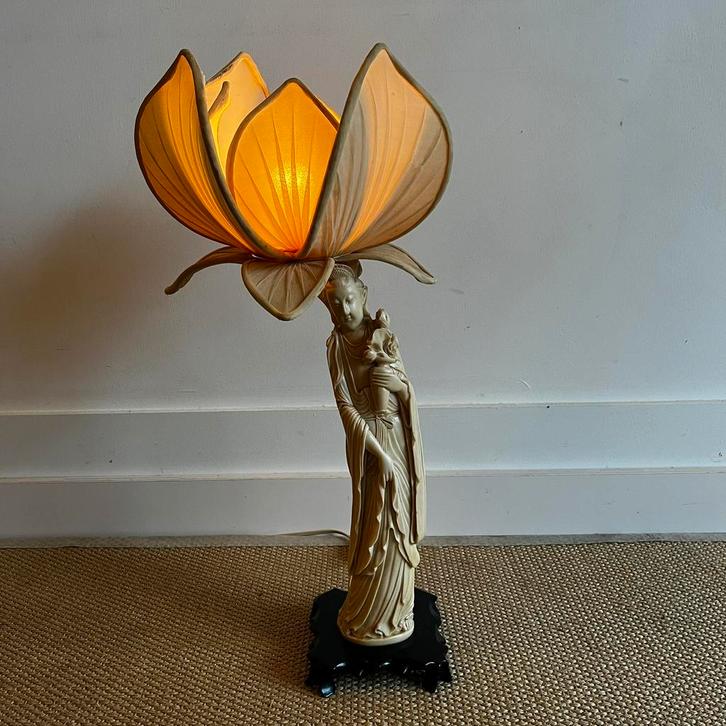 GuanYin Chinese Lamp met Lotus kap vintage, Huis en Inrichting, Lampen | Tafellampen, Zo goed als nieuw, 50 tot 75 cm, Ophalen of Verzenden