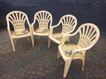 Tuinstoelen  beschikbaar voor biedingen