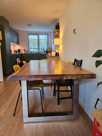Massief houten tafel met stalen poten - Verhuizing! beschikbaar voor biedingen