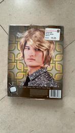 Pruik Spike blond, Ophalen of Verzenden, Zo goed als nieuw