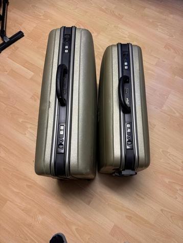 2 Style koffers beschikbaar voor biedingen