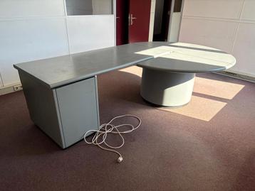 Mooi groot bureau 